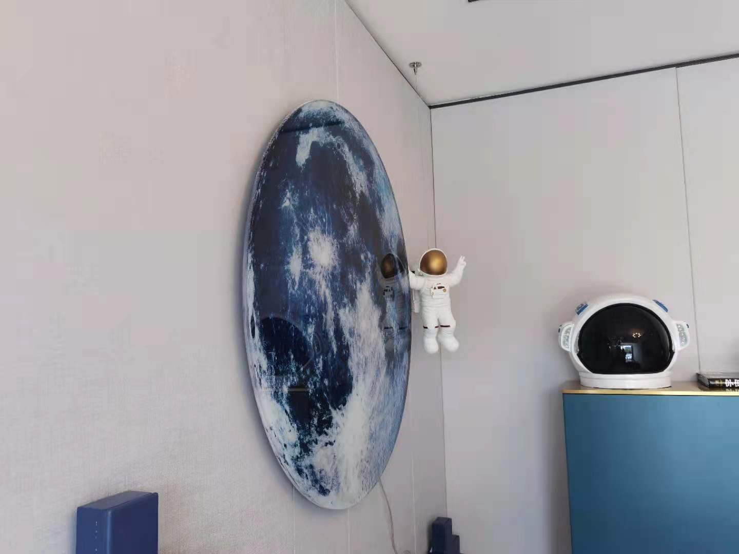 不鏽鋼地球，3D打印宇航員